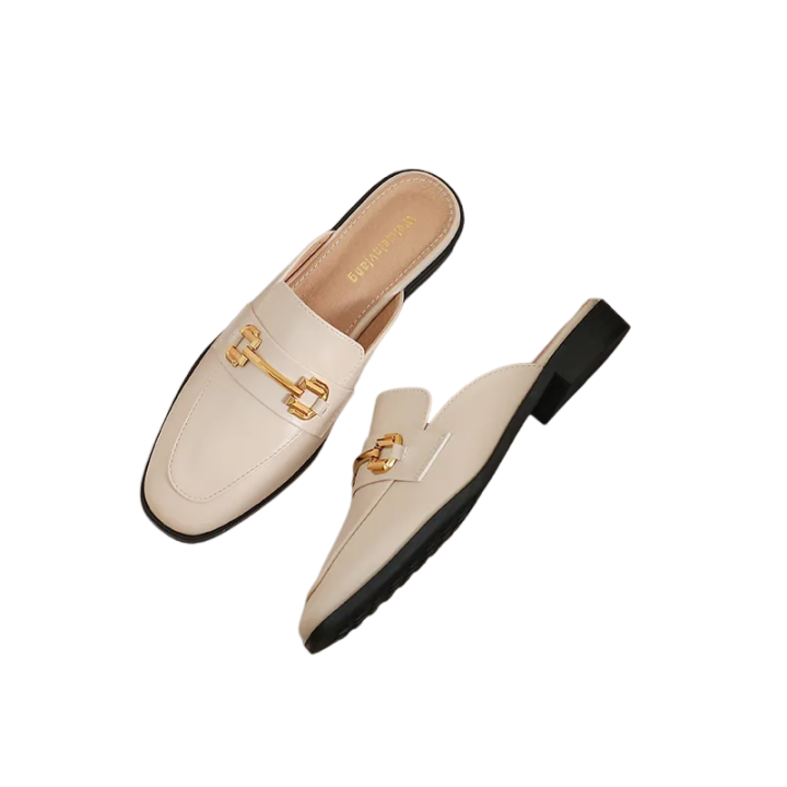 sapato feminino mule Sapato feminino fechado na frente e aberto atrás, o mule de couro com bico quadrado e acabamento ultra premium transita entre o conforto, a versatilidade e a elegância atemporal. Um clássico contemporâneo, que se adapta a todos os momentos e ocasiões da sua vida. 