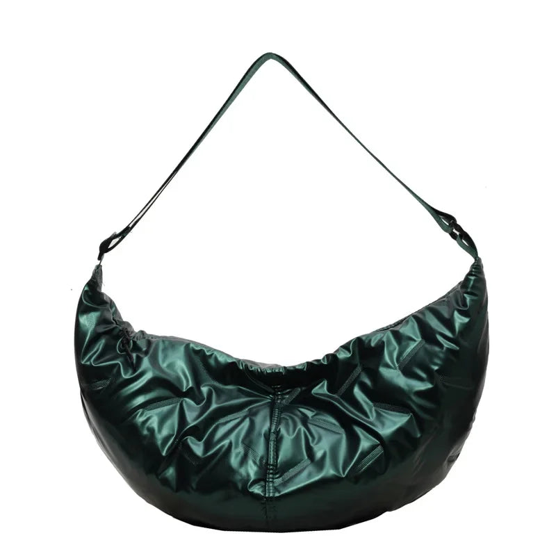 BOLSA FEMININA GRANDE RESISTENTE A ÁGUA HOBO DE OMBRO ISADORA, material de alta qualidade, resistente a água, ótimo espaço interno, confortável e prática, moderna e atemporal.